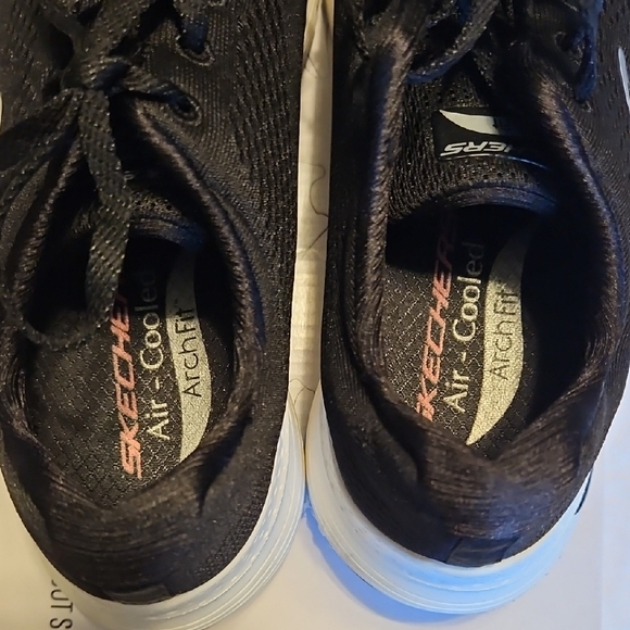 Skechers Arch Fit Red Box - Picture 8 of 11